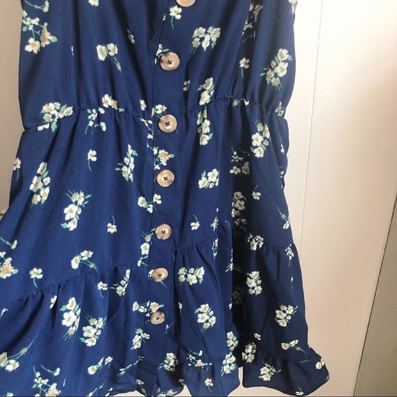 Frilly dress 🦋 - Picture 7 of 9